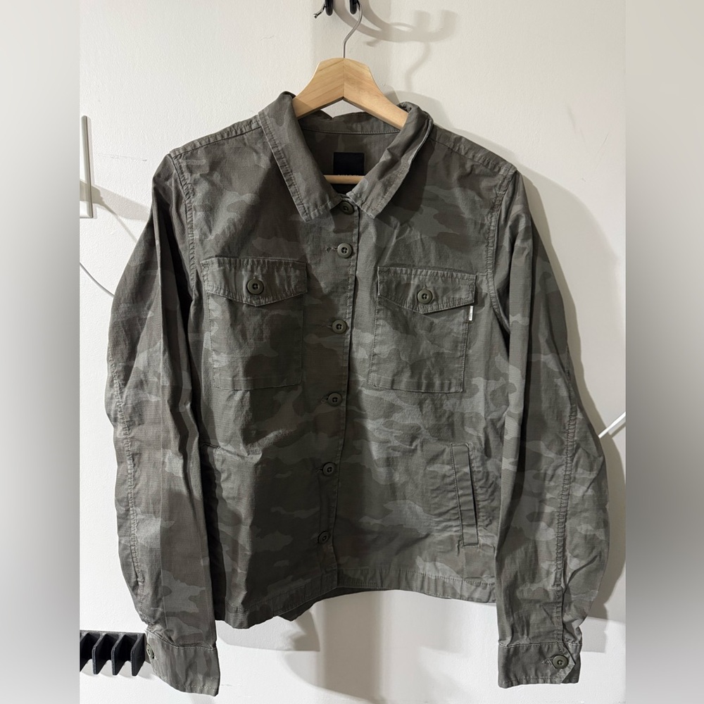 Vuori Camo Button Up Jacket, Women’s XL